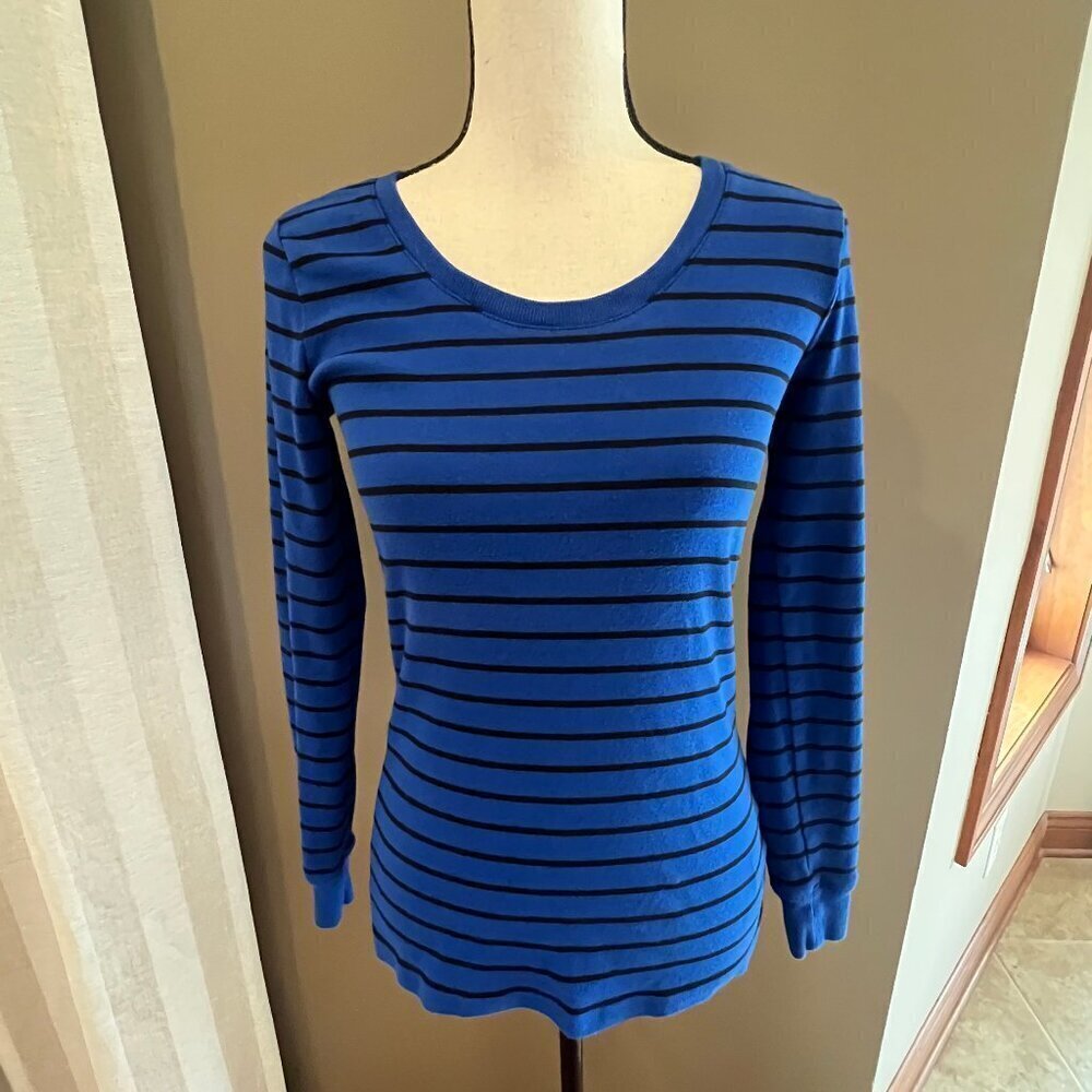 Jones New York blue long sleeve top with black stripes, crew neck, Size Small